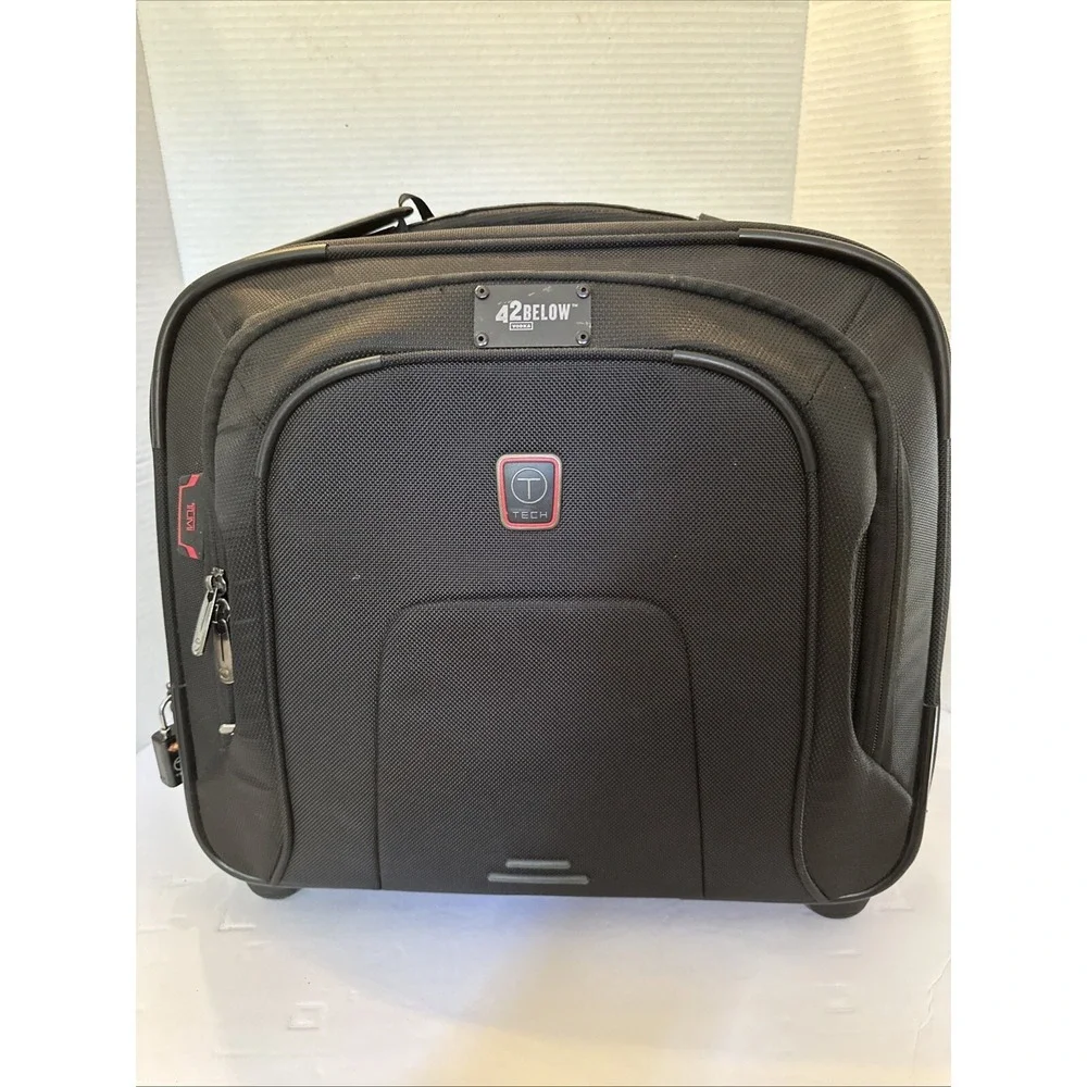 Tumi T-Tech Presidio Macarthur Wheeled Compact Laptop Briefcase Style 67102D